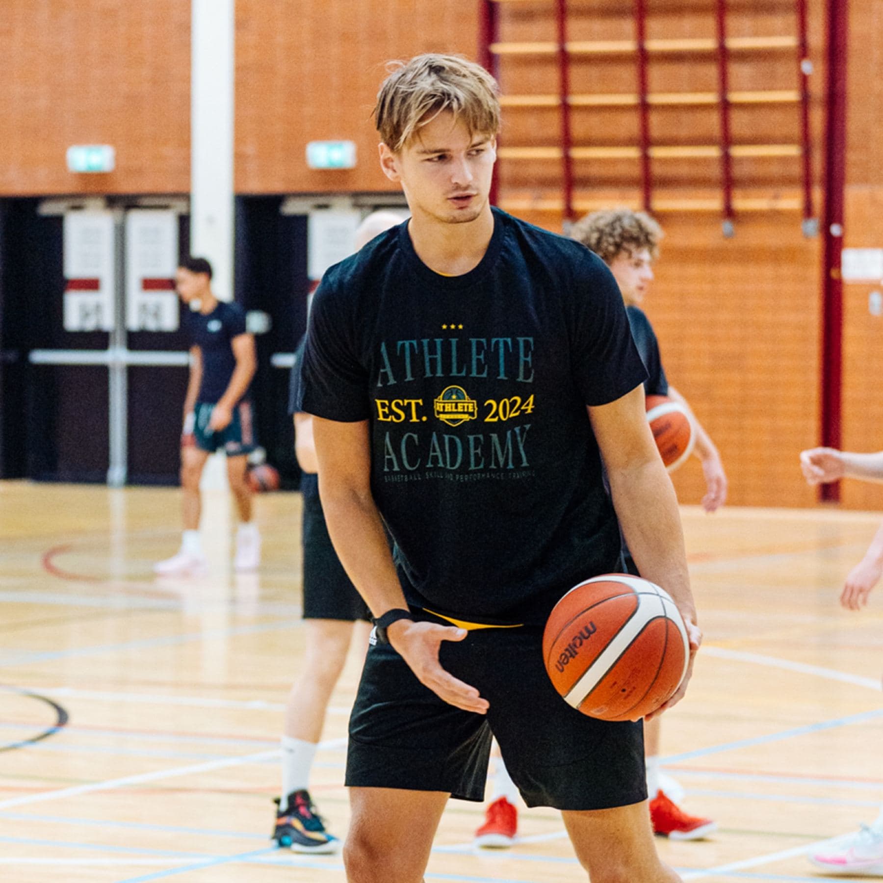 Guido Klompenmaker met bal tijdens een training