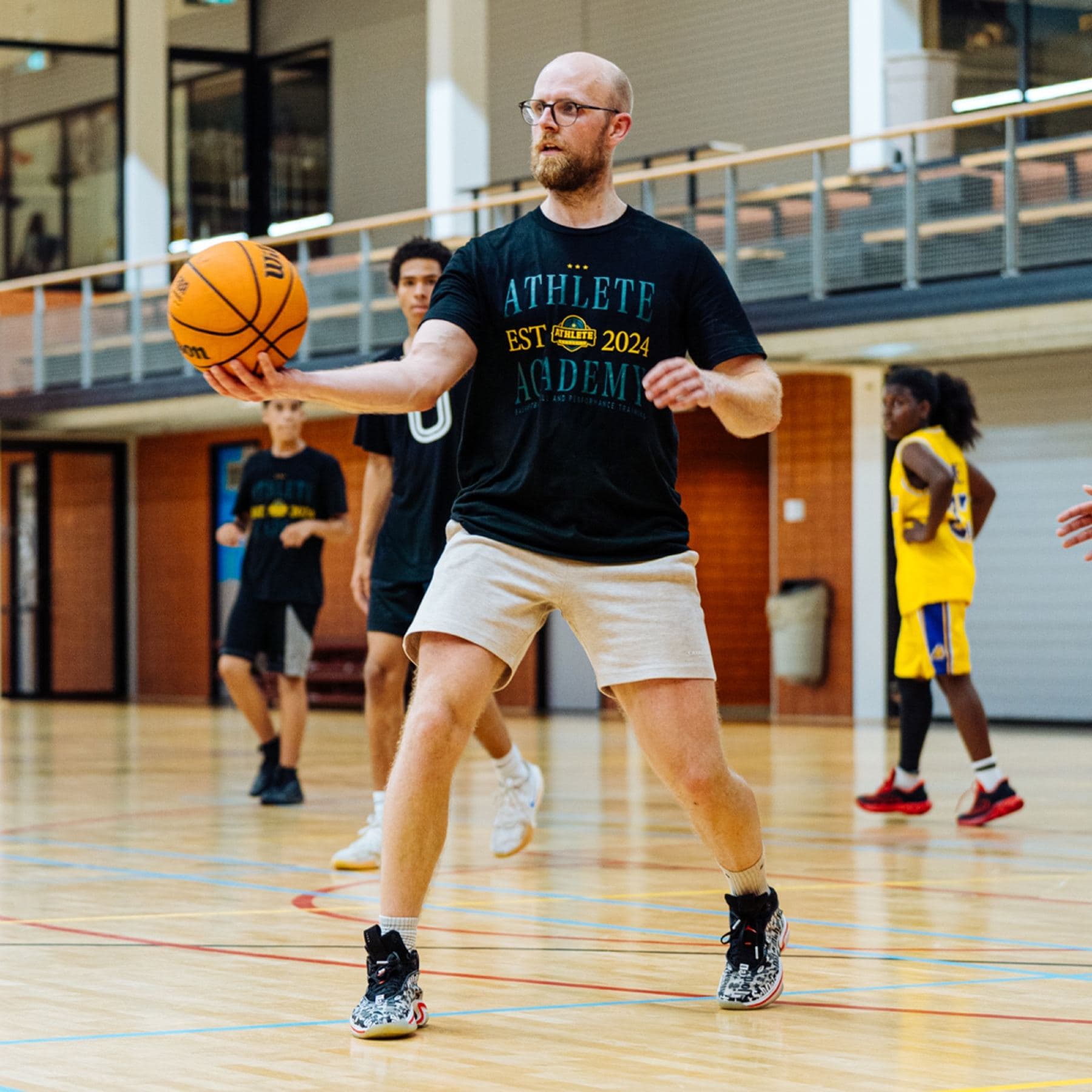 Roald Otten met bal tijdens een training